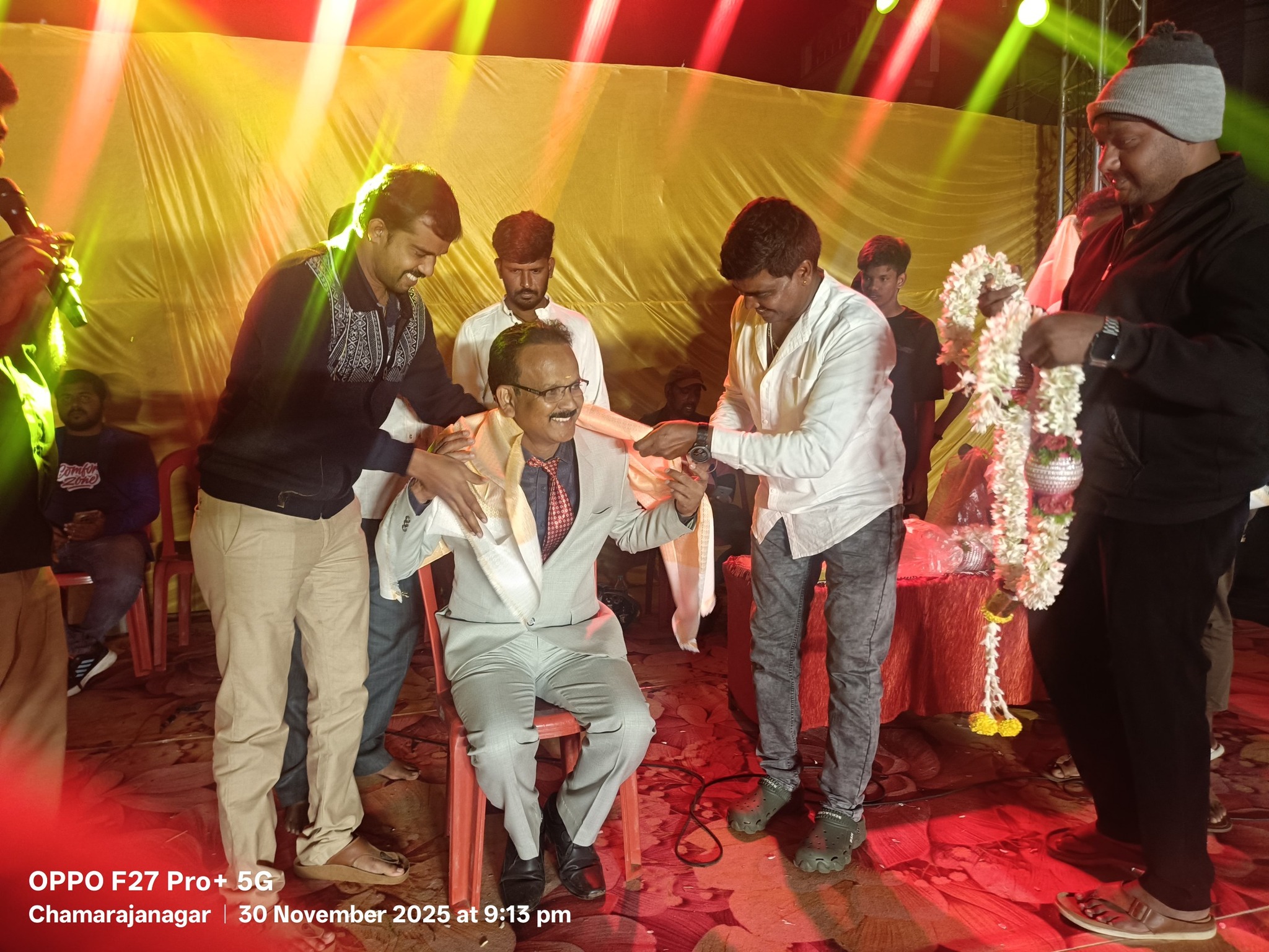 ಚಾಮರಾಜನಗರದ ಉಪ್ಪಾರ ಬೀದಿಯಲ್ಲಿ ನಡೆದ ಕನ್ನಡ ರಾಜ್ಯೋತ್ಸವ ಸಮಾರಂಭದಲ್ಲಿ ಸನ್ಮಾನ ಸ್ವೀಕರಿಸಿದ್ದು ಹಾಗೂ ಕಲಾವಿದರಿಗೆ ಸನ್ಮಾನಿಸಿದ್ದು.